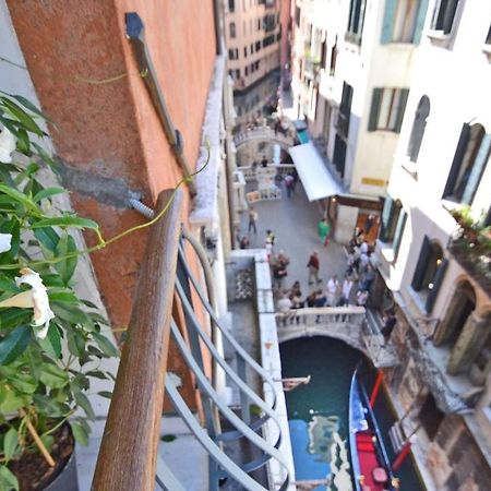 Ai Bareteri Luxury Canal View 威尼斯 外观 照片