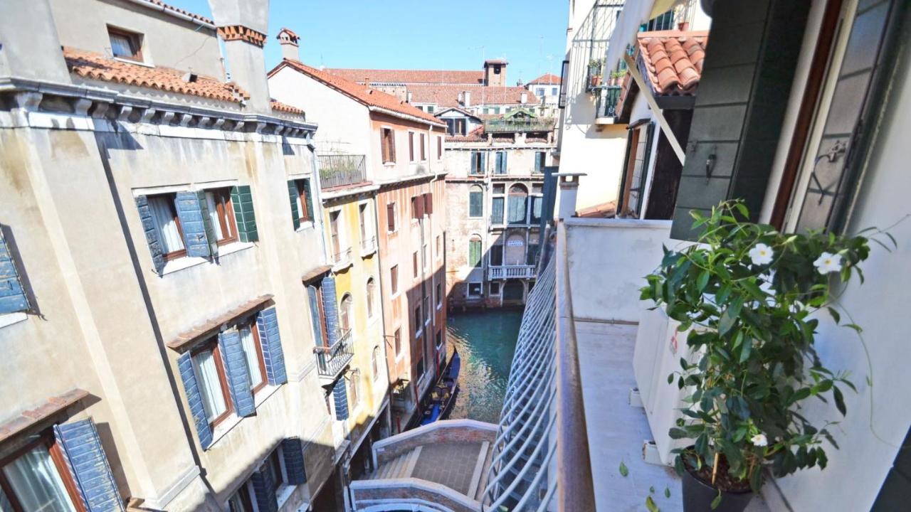 Ai Bareteri Luxury Canal View 威尼斯 外观 照片