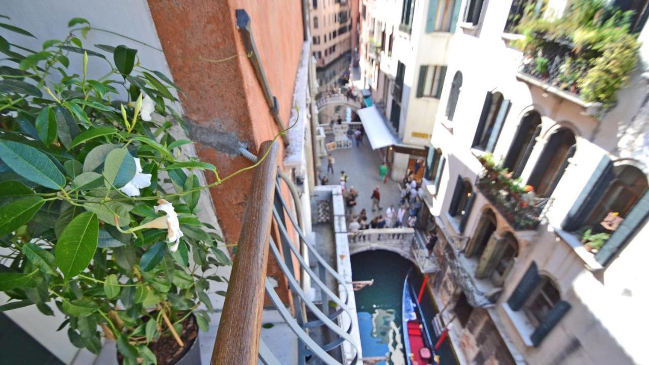 Ai Bareteri Luxury Canal View 威尼斯 外观 照片