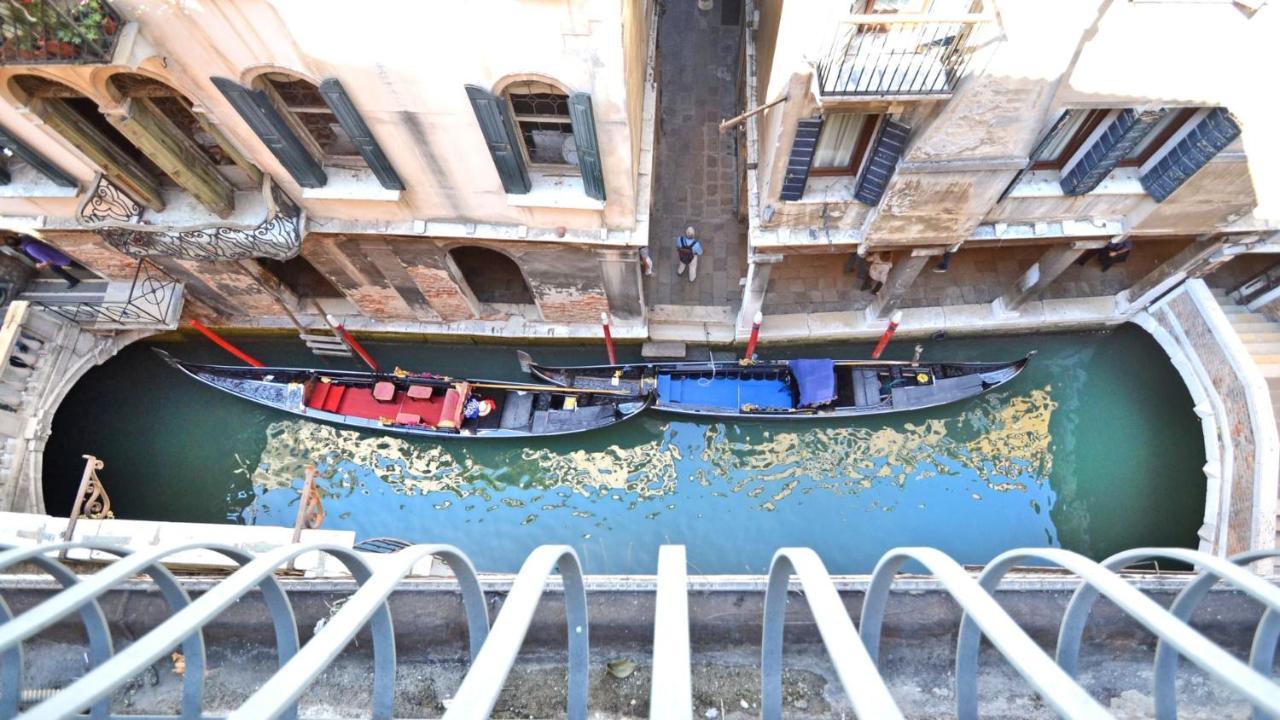 Ai Bareteri Luxury Canal View 威尼斯 外观 照片
